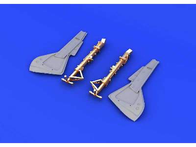 Fw 190 undercarriage legs BRONZE 1/32 - Revell - image 6