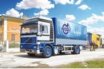 VOLVO F16 Globetrotter Canvas Truck with elevator